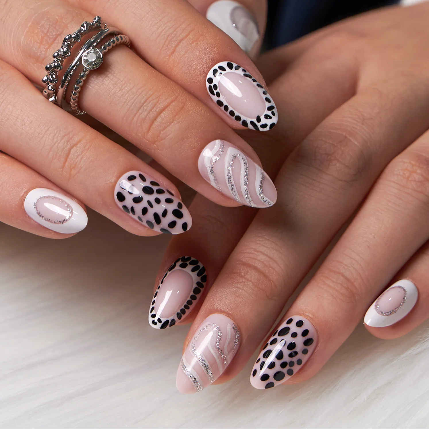 Silver Line Chic – S Almond - Image 2