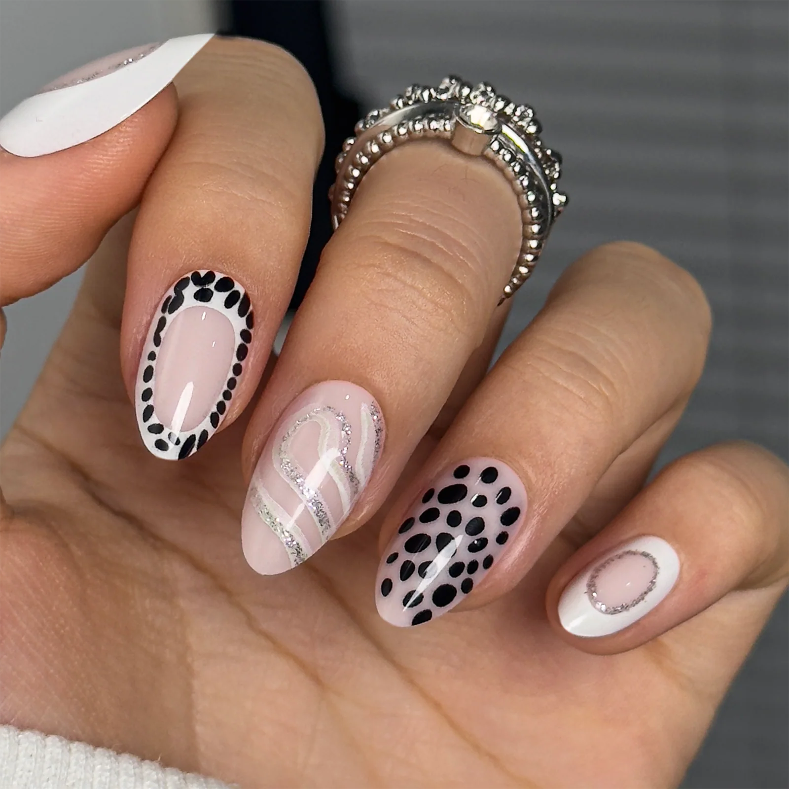 Silver Line Chic – S Almond - Image 3