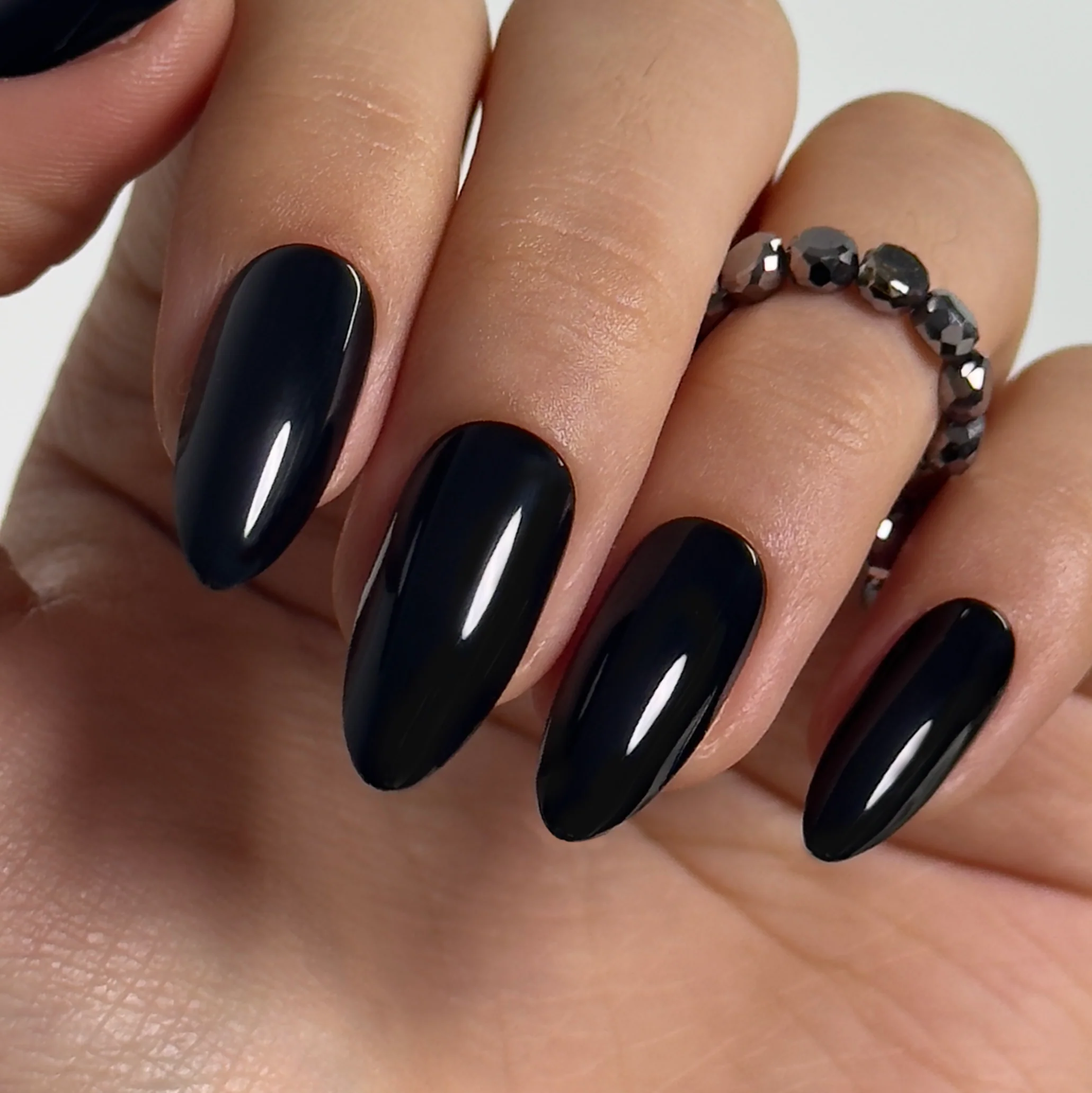 Shadow Kiss Glow – L Stiletto - Image 3
