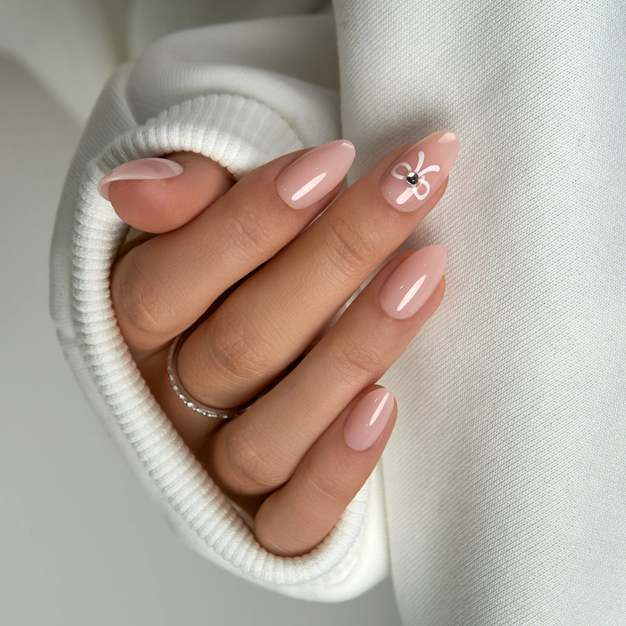 BowKiss – S Almond - Image 3
