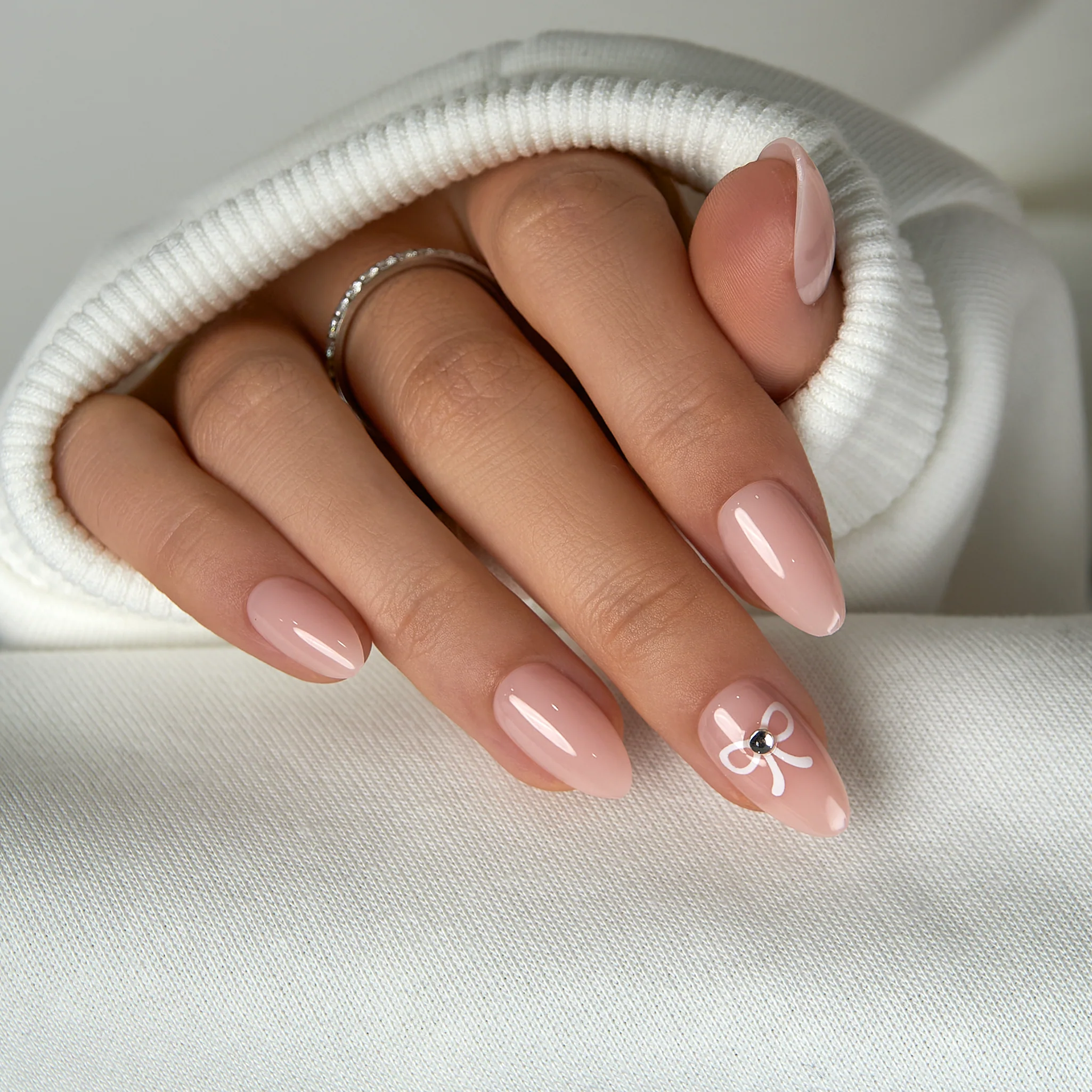 BowKiss – S Almond - Image 4