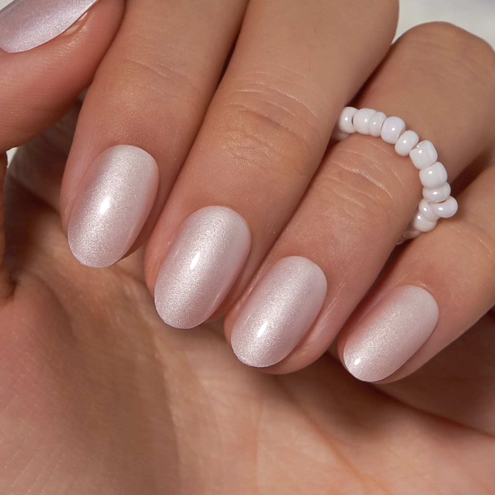 Delicate Glow – S Oval - Image 3