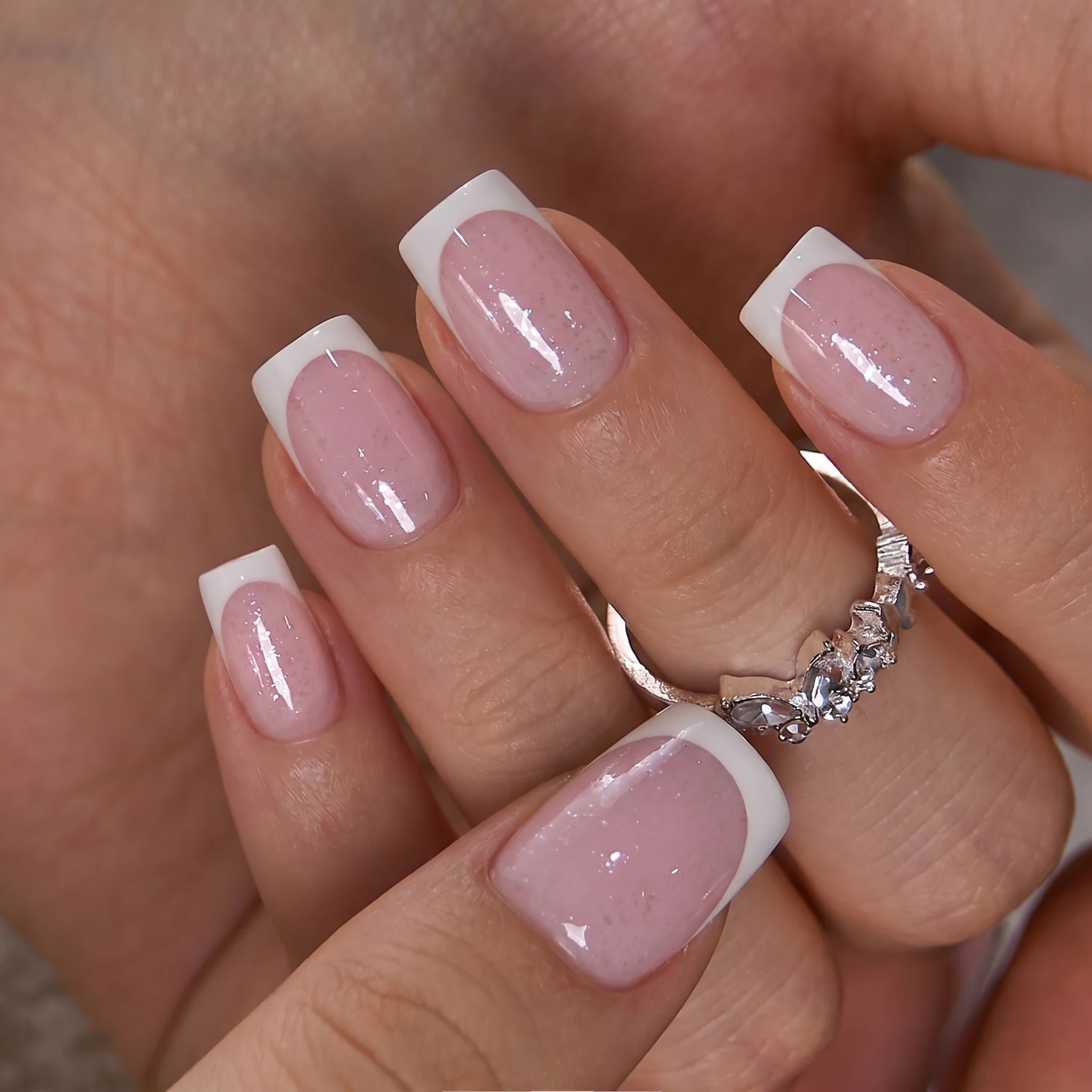 Petal Snow – M Squoval
