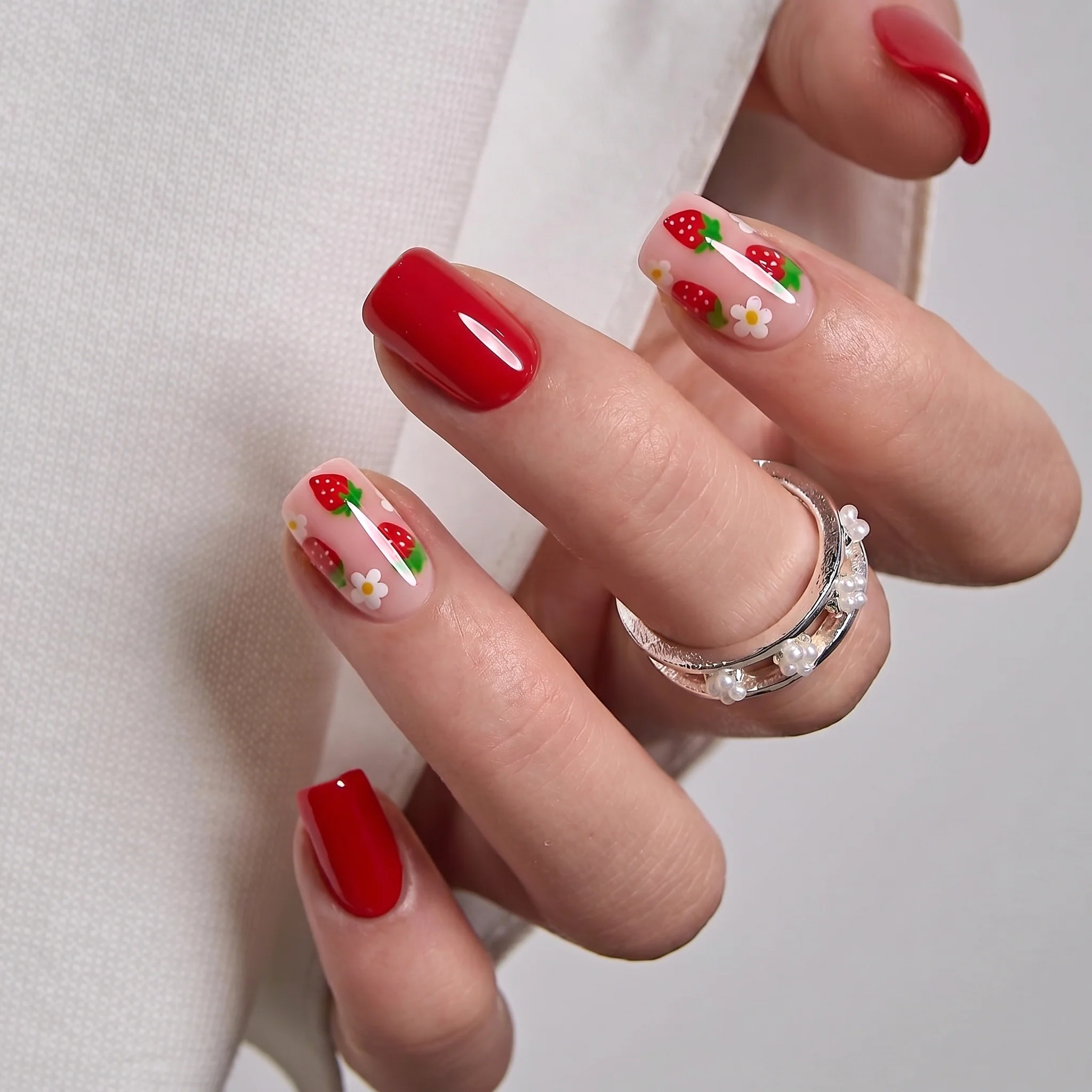 Strawberry Kiss – M Square - Image 4