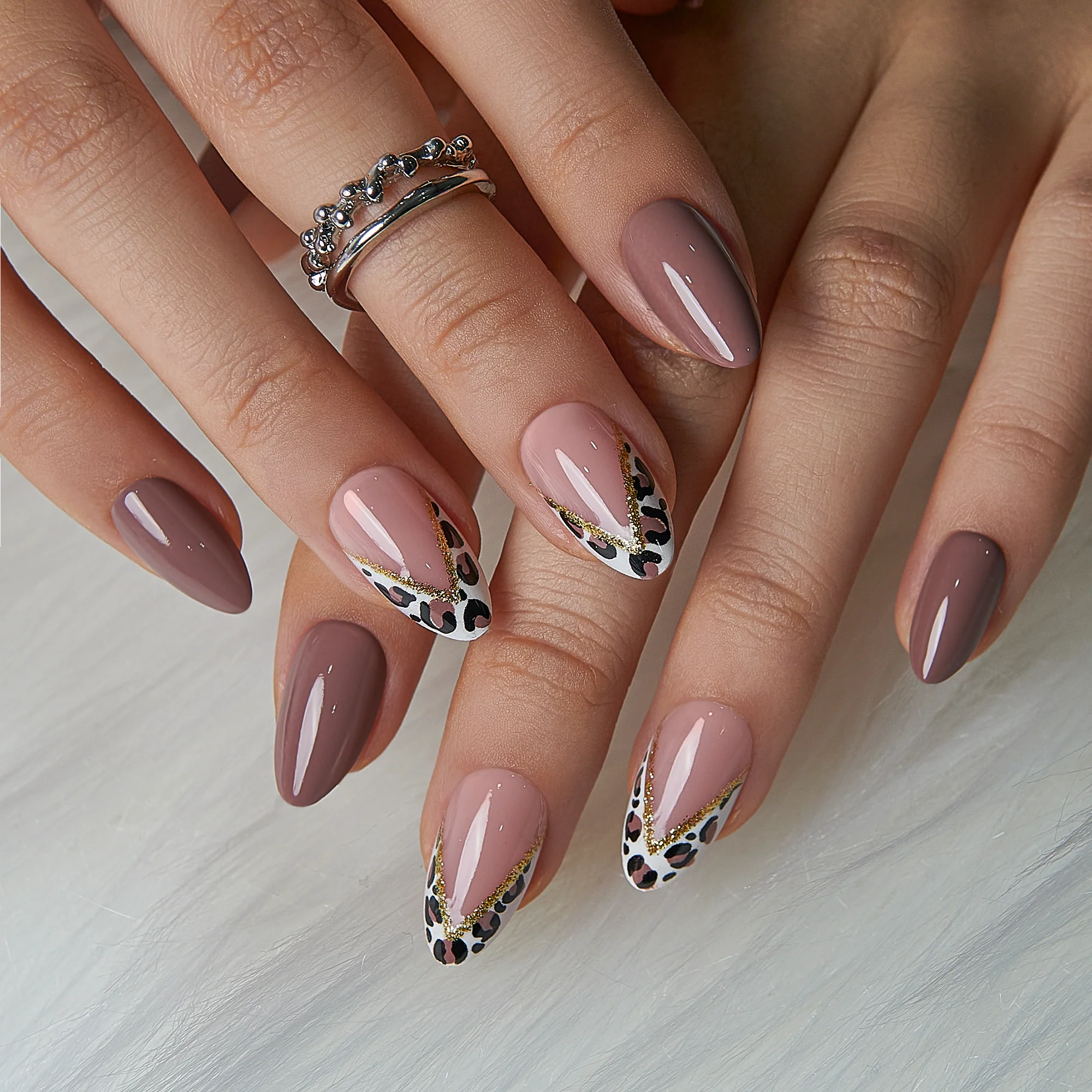 Elegant Leopard – S Almond