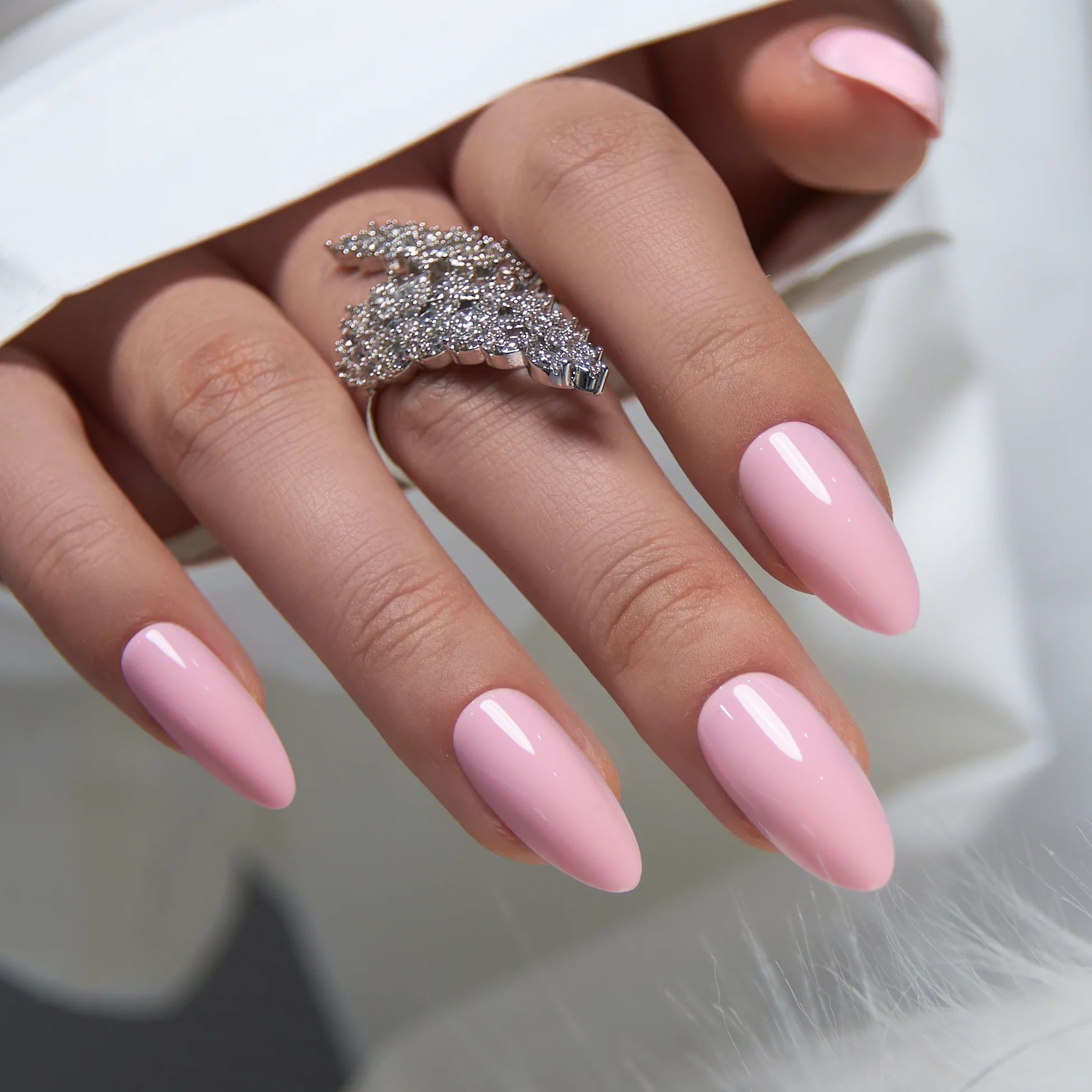 Soft Glow – L Stiletto - Image 3